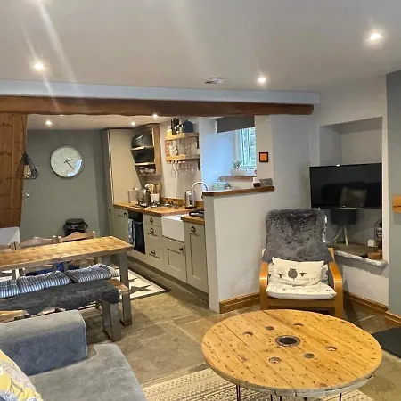 Weavers Cottage, Tideswell, Sleeps 6, Dog Friendly Buxton  Exterior photo