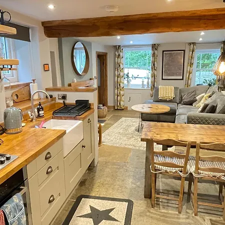 Weavers Cottage, Tideswell, Sleeps 6, Dog Friendly Buxton  Exterior photo