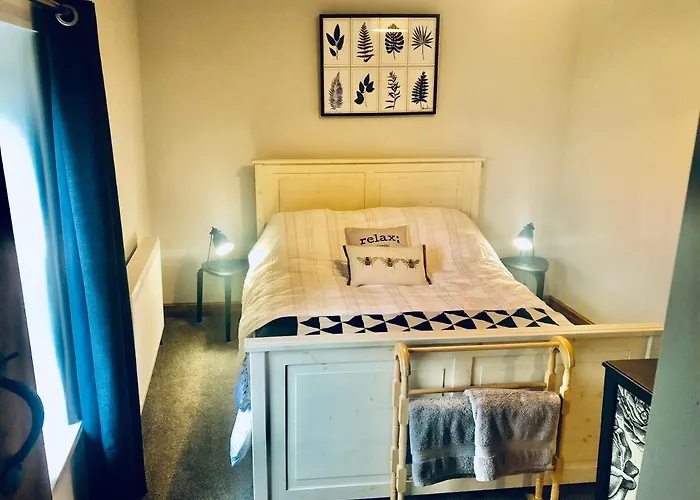 Weavers Cottage, Tideswell, Sleeps 6, Dog Friendly