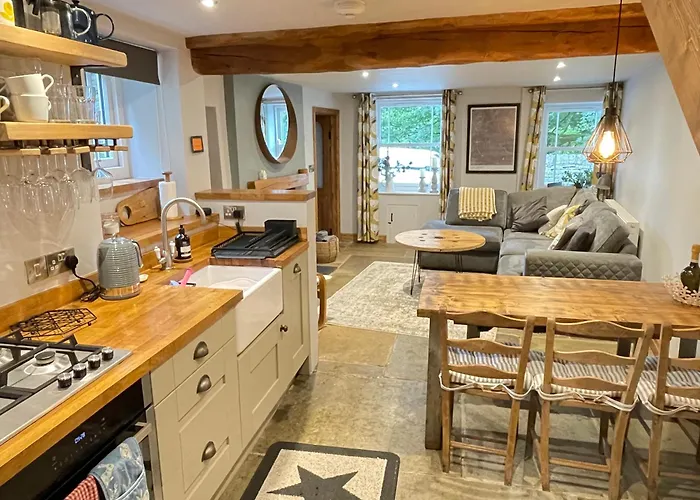 Weavers Cottage, Tideswell, Sleeps 6, Dog Friendly